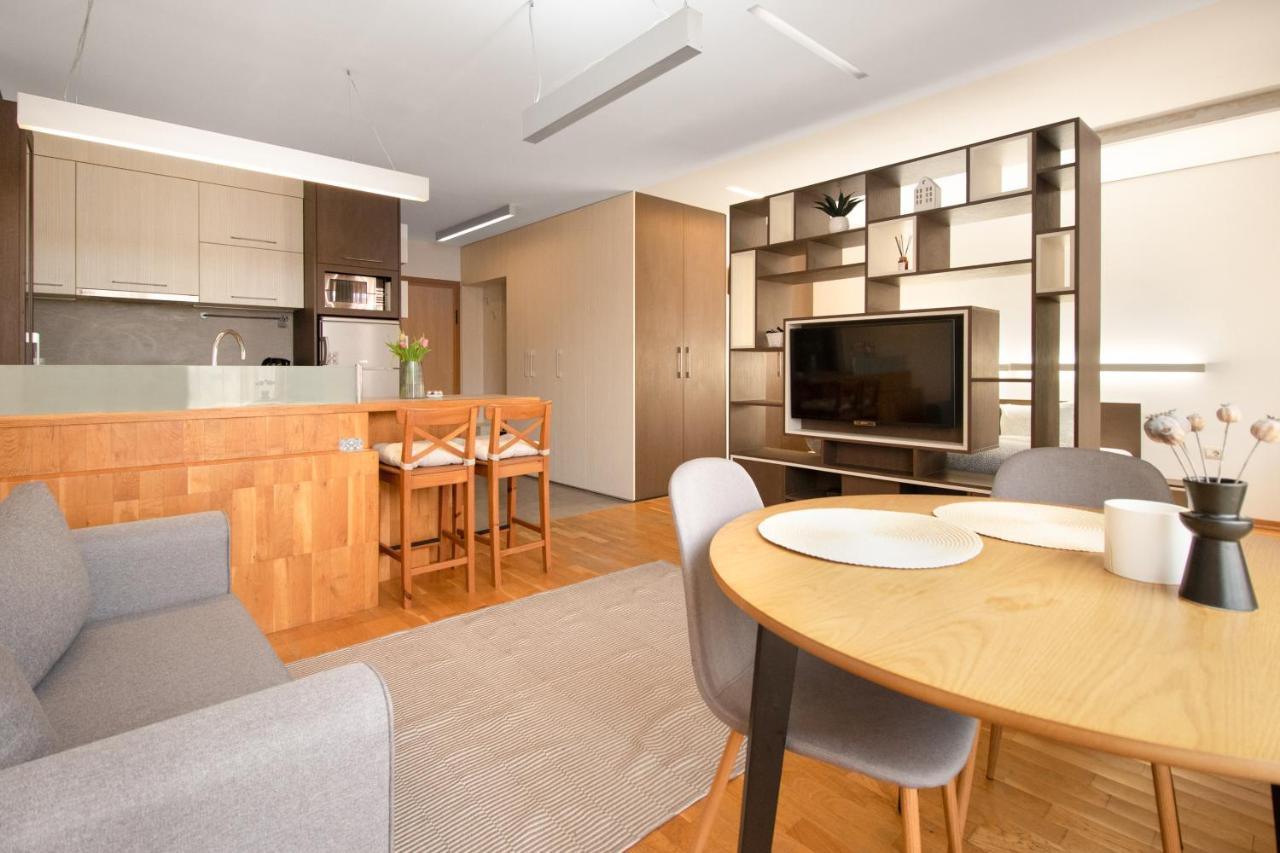 Deluxe Studentski Grad Apartment Sofia
