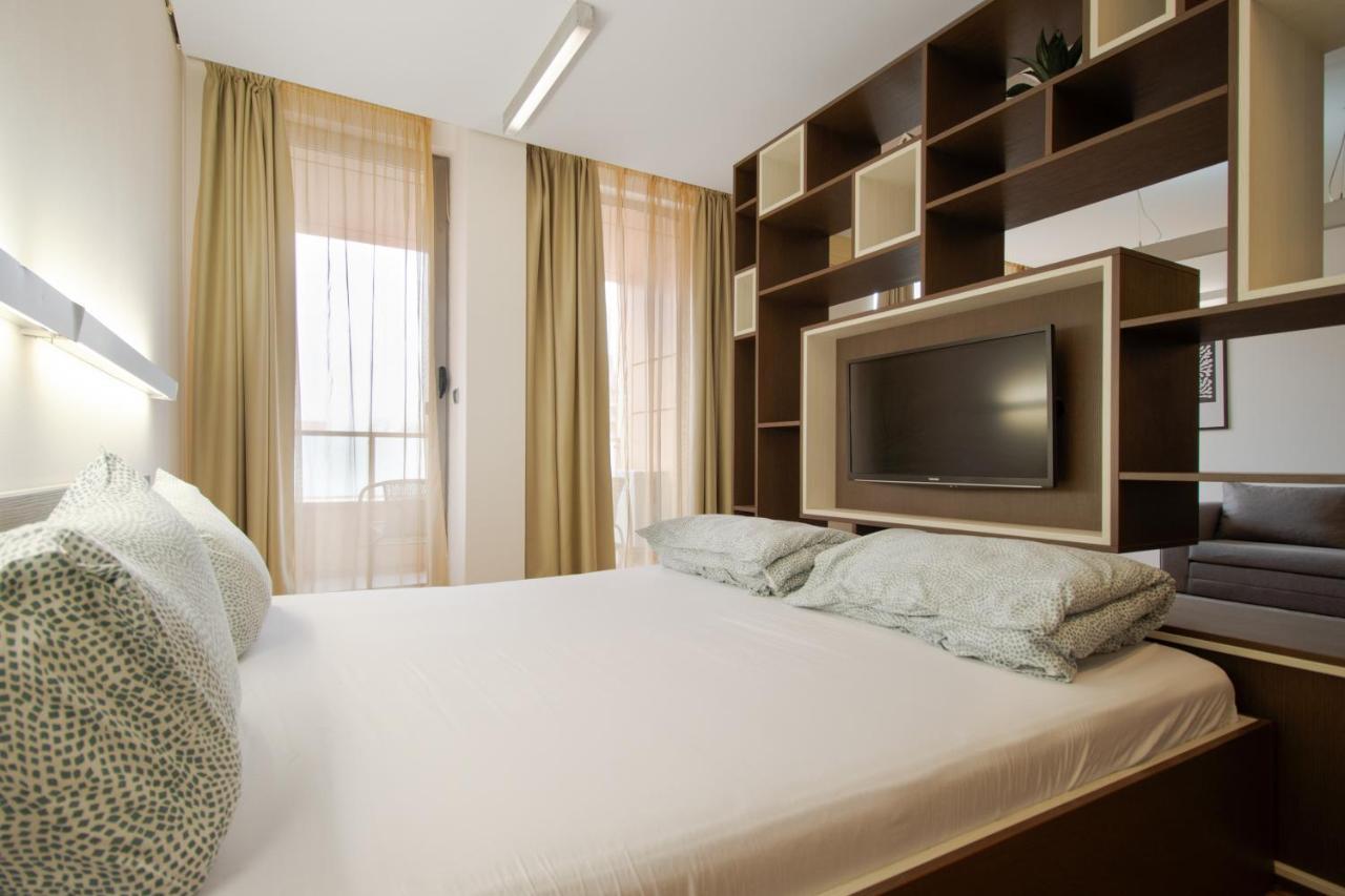 Deluxe Studentski Grad Apartment Sofia
